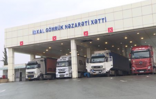 Bir qrup adam ölkəyə gizli yolla mal gətirir - Şəbəkənin başında kimlər dayanır?